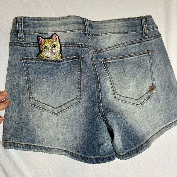 Indigo Rein Jean shorts with patches. Size 9 - Picture 4 of 7